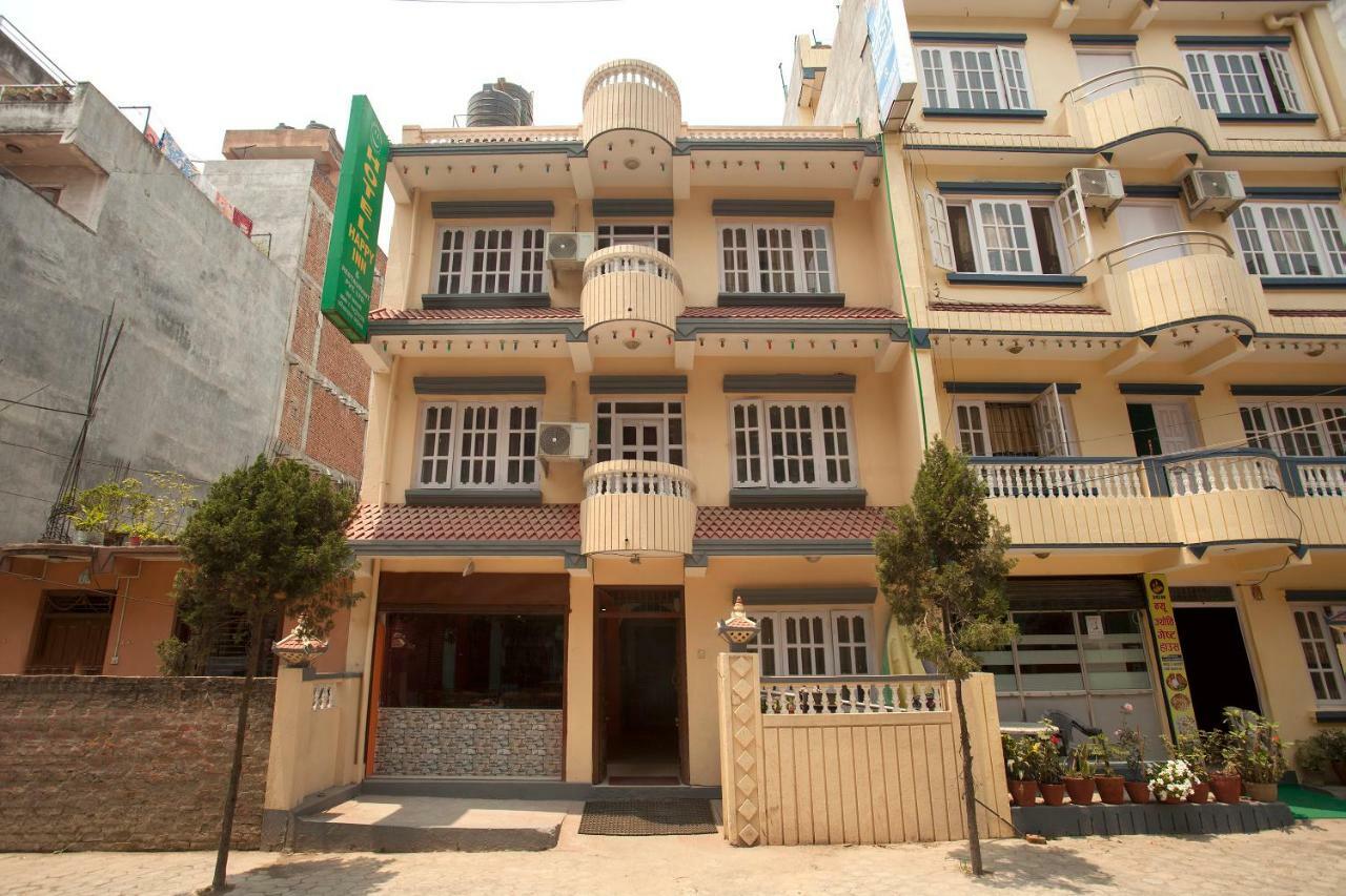 Oyo 372 Hotel Happy Inn Катманду Экстерьер фото