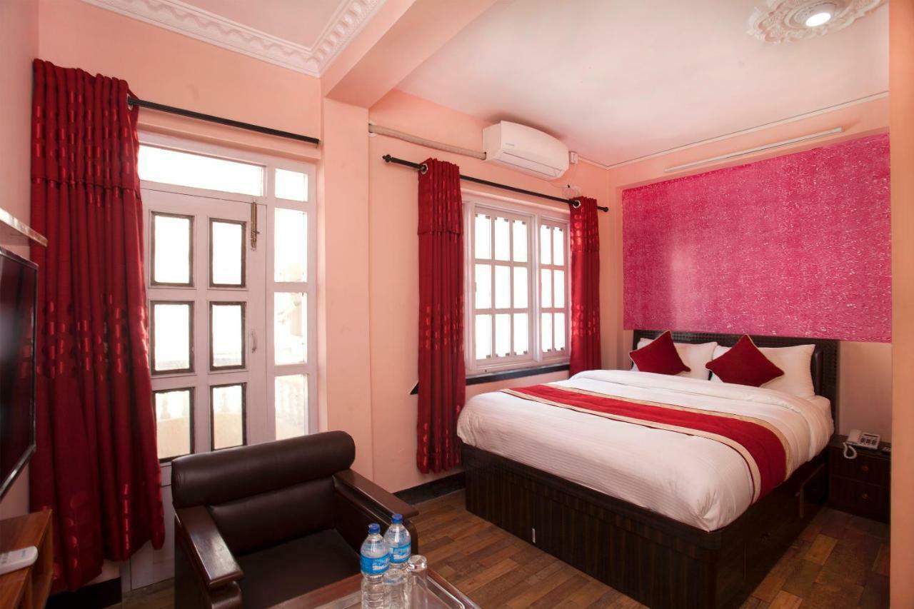 Oyo 372 Hotel Happy Inn Катманду Экстерьер фото