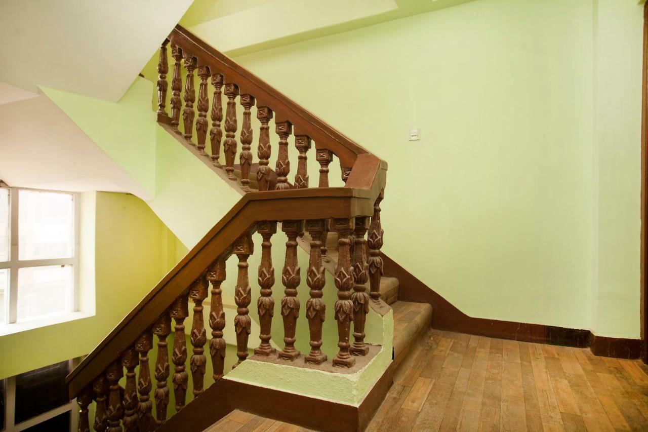 Oyo 372 Hotel Happy Inn Катманду Экстерьер фото