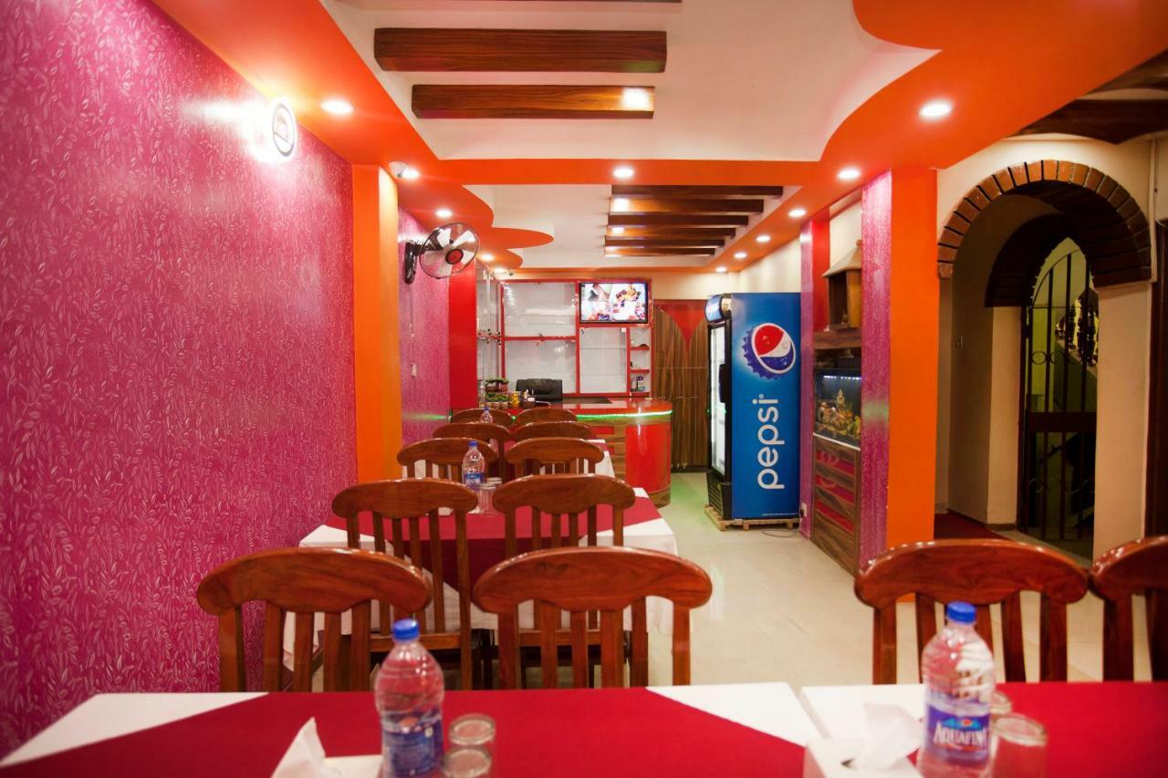 Oyo 372 Hotel Happy Inn Катманду Экстерьер фото