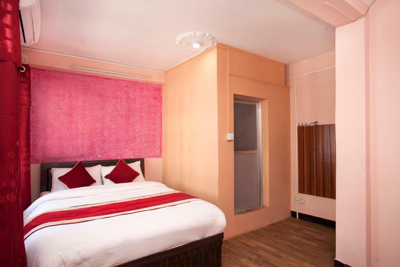 Oyo 372 Hotel Happy Inn Катманду Экстерьер фото
