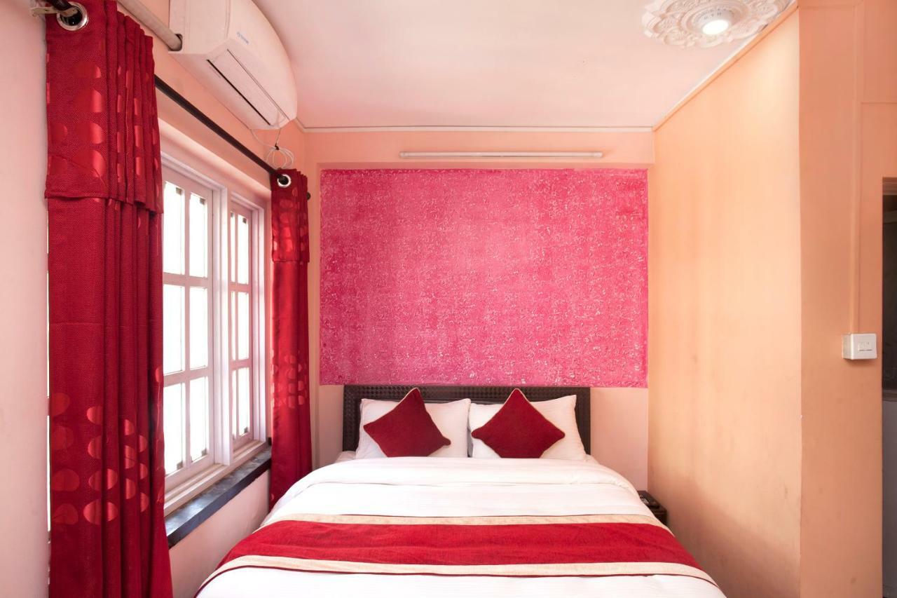 Oyo 372 Hotel Happy Inn Катманду Экстерьер фото