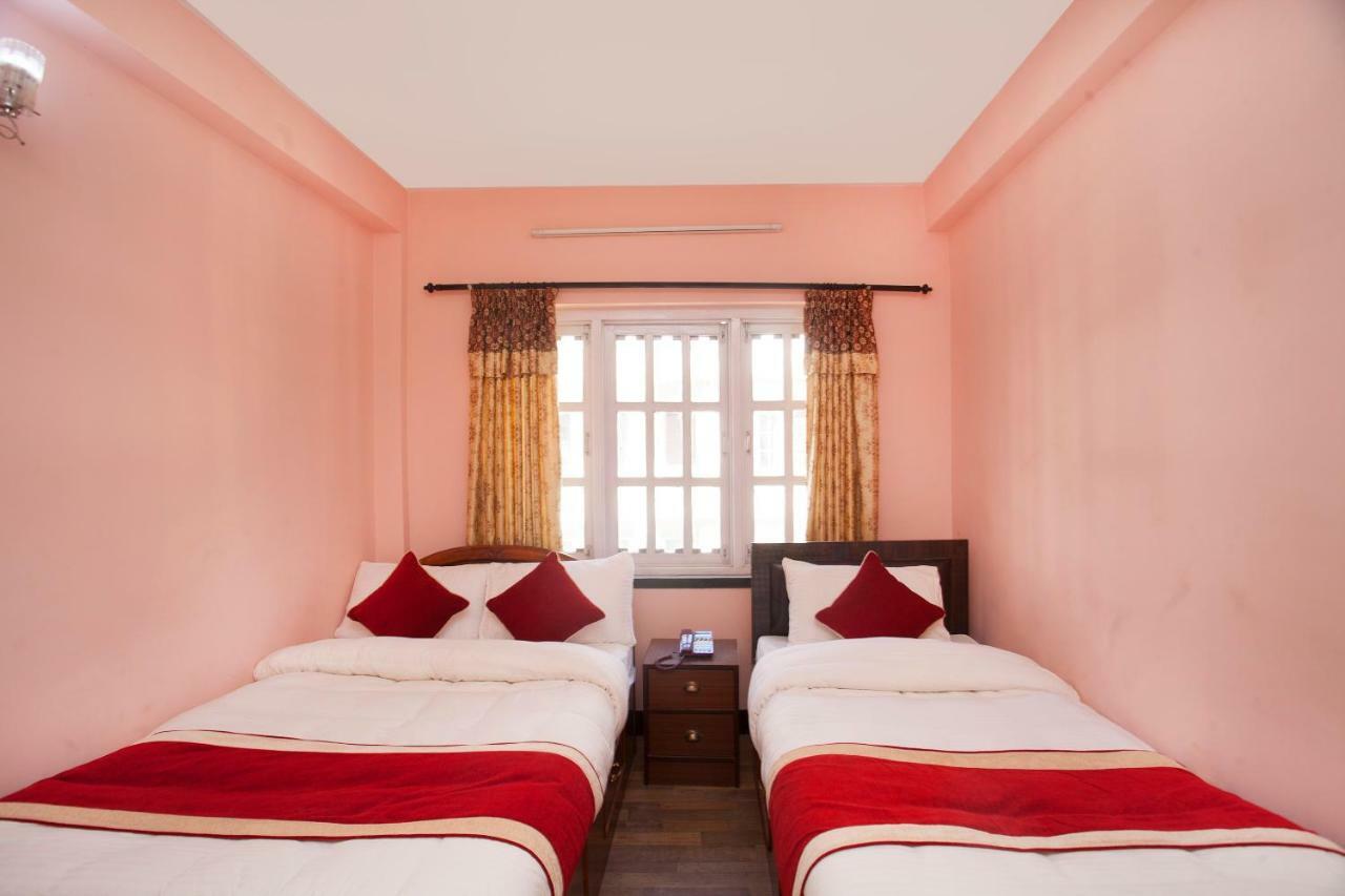 Oyo 372 Hotel Happy Inn Катманду Экстерьер фото