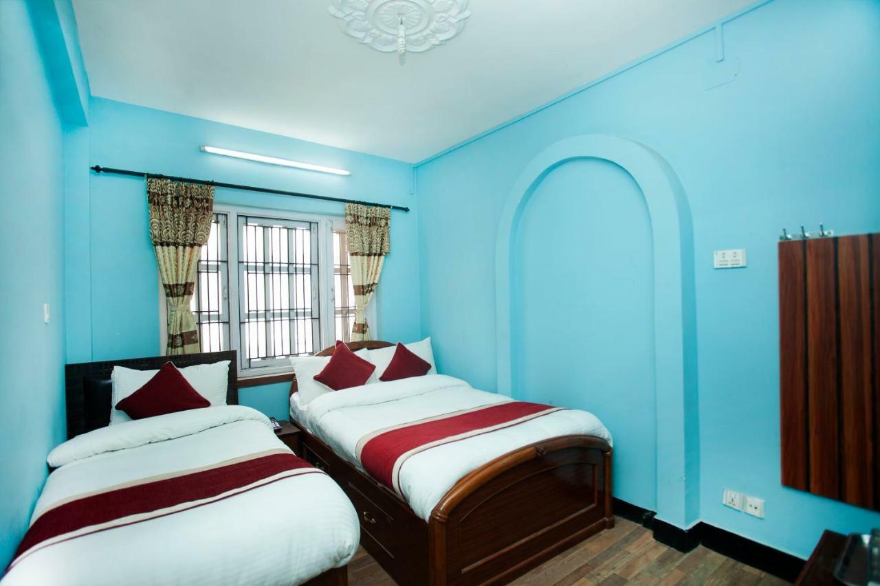 Oyo 372 Hotel Happy Inn Катманду Экстерьер фото