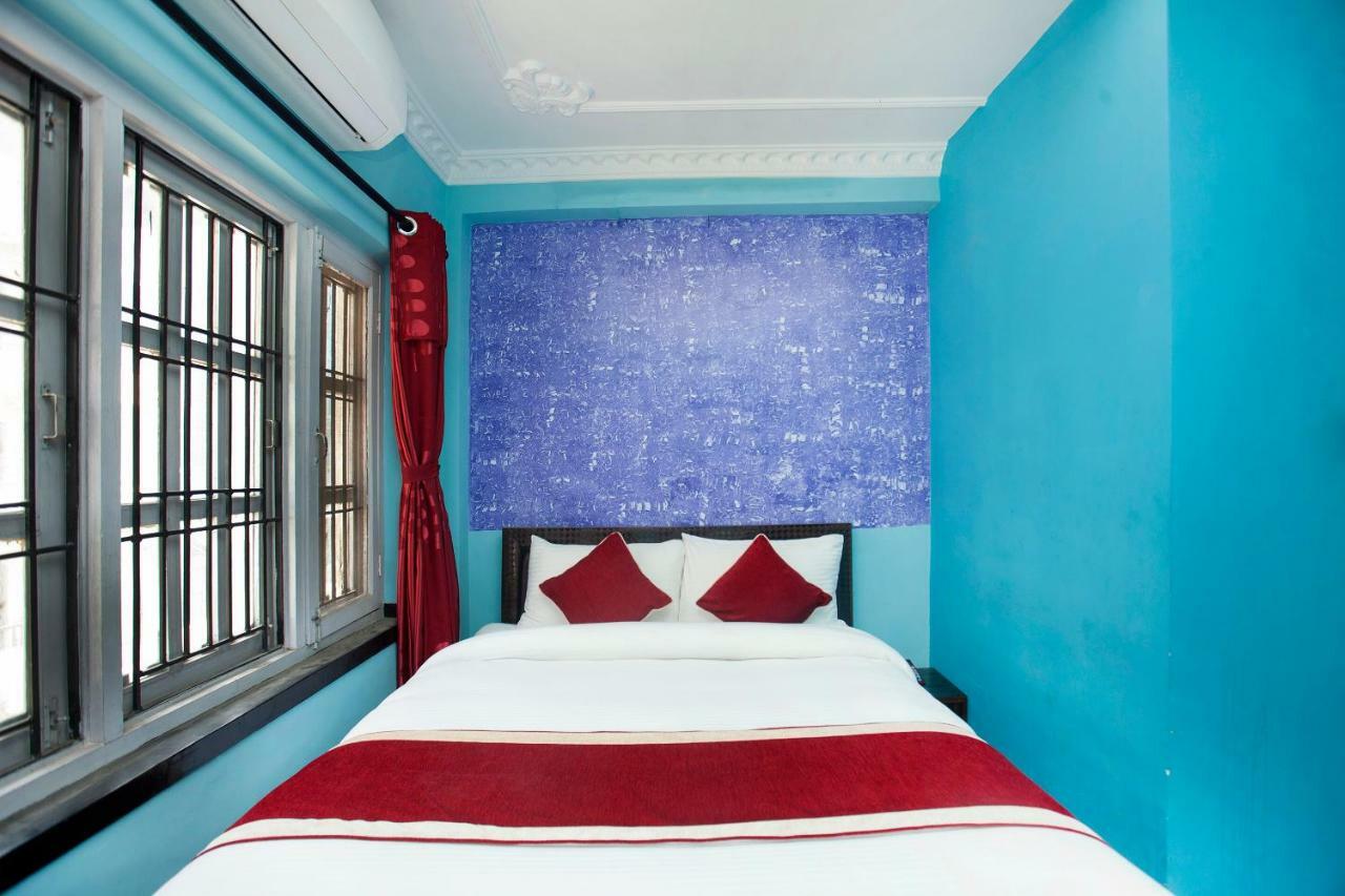 Oyo 372 Hotel Happy Inn Катманду Экстерьер фото