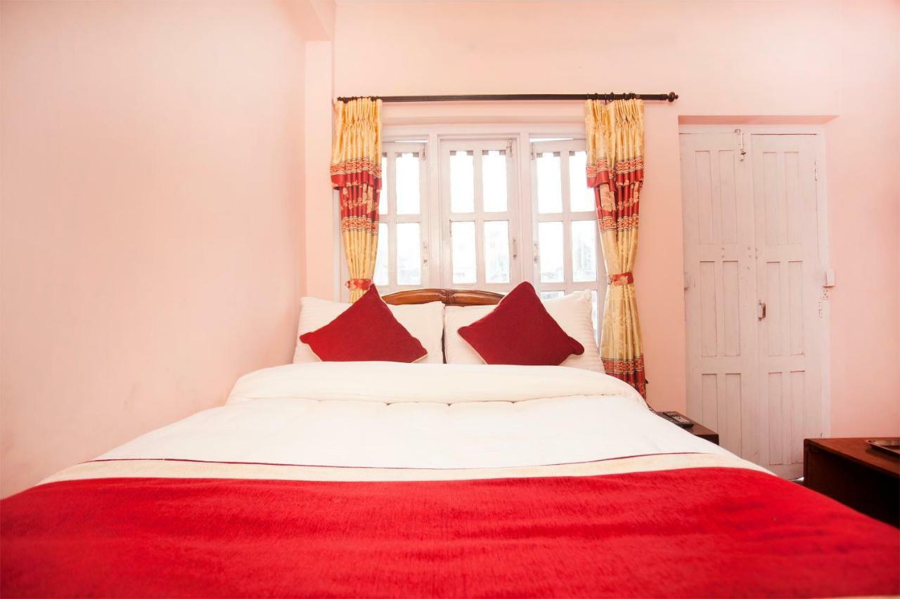 Oyo 372 Hotel Happy Inn Катманду Экстерьер фото