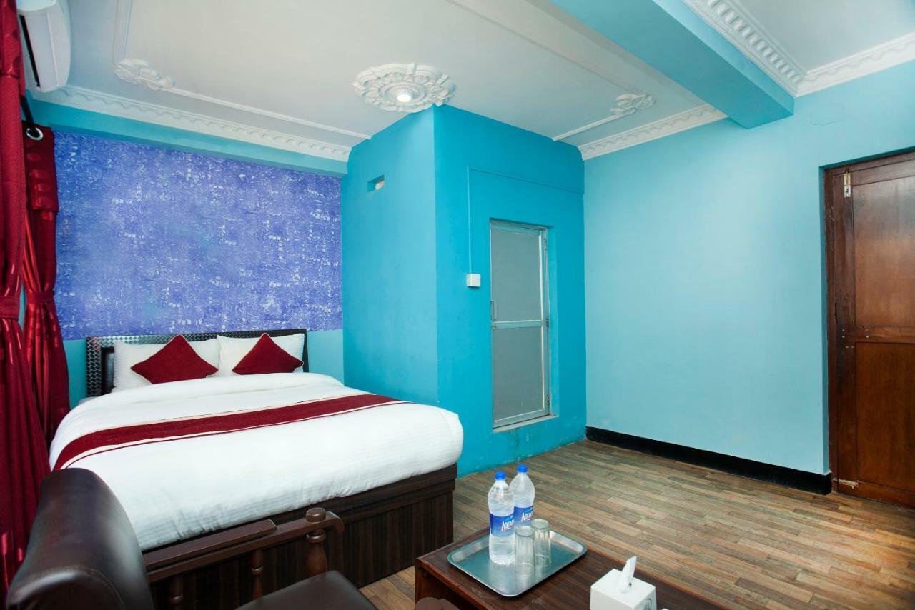 Oyo 372 Hotel Happy Inn Катманду Экстерьер фото